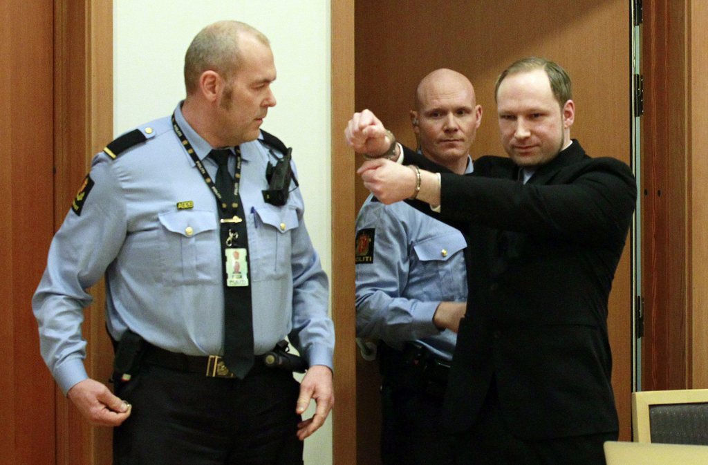 La police norvégienne a arrêté lundi d'un jeune homme âgé d'une vingtaine d'années soupçonné d'avoir publié sur Twitter des messages racistes. Le suspect a également affiché son soutien au tueur d'extrême droite Anders Behring Breivik.