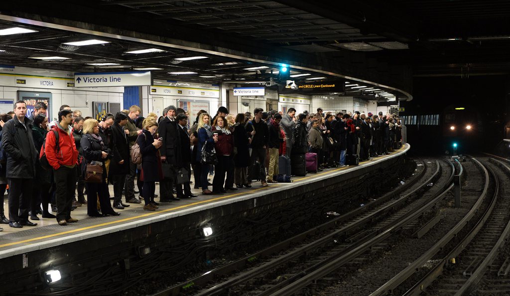 Les employés du métro londonien protestent contre la suppression de 950 emplois. Ils paralysent 70% du réseau.