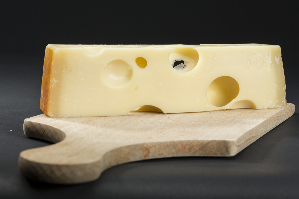 Emmental cheese, a Swiss product, pictured on June 10, 2013, in Zurich, Switzerland. (KEYSTONE/Gaetan Bally)

Emmentaler Kaese, ein Schweizer Produkt, aufgenommen am 21. August 2013 in Zuerich. (KEYSTONE/Gaetan Bally)