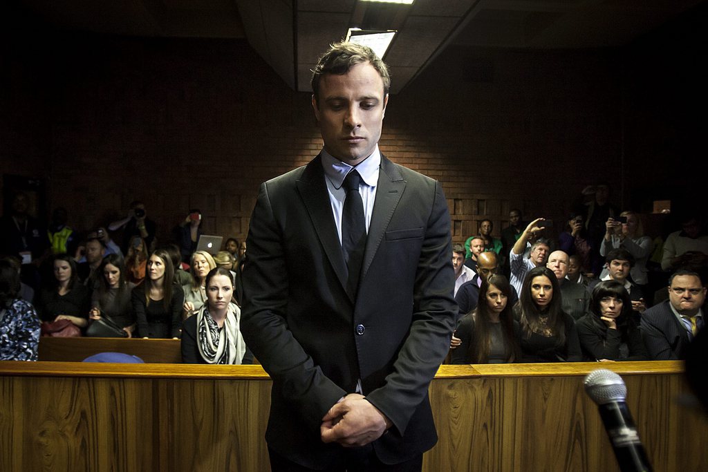 JAHRESRUECKBLICK 2013 - AUGUST - Murder accused Oscar Pistorius (C) appears in the Pretoria Magistrates court in Pretoria, South Africa, 19 August 2013. The trial of double-amputee Olympic sprinter Oscar Pistorius, accused of the premeditated murder of his girlfriend Reeva Steenkamp, will begin on 03 March 2014, a judge ruled on 19 August 2013. Judge Desmond Nair set the trial to run through March 20 next year at a high court in Pretoria, in coordination with defence lawyers and the prosecution. (KEYSTONE/EPA/STR)