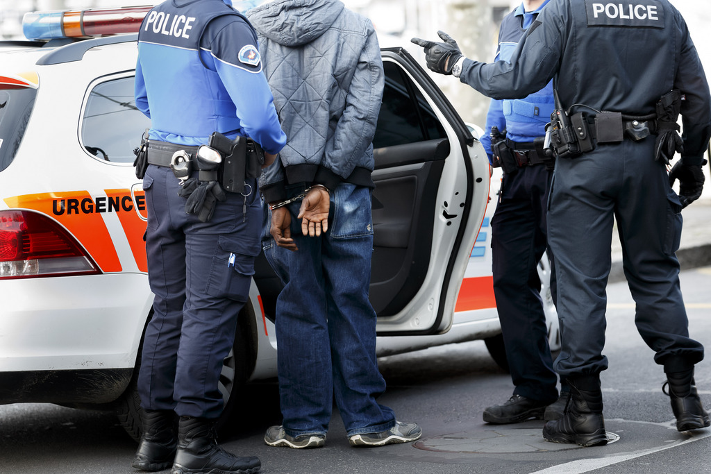 La police genevoise a interpellé un Albanais de 32 ans qui est soupçonné d'avoir tué un de ses compatriotes en mars dernier à Genève.