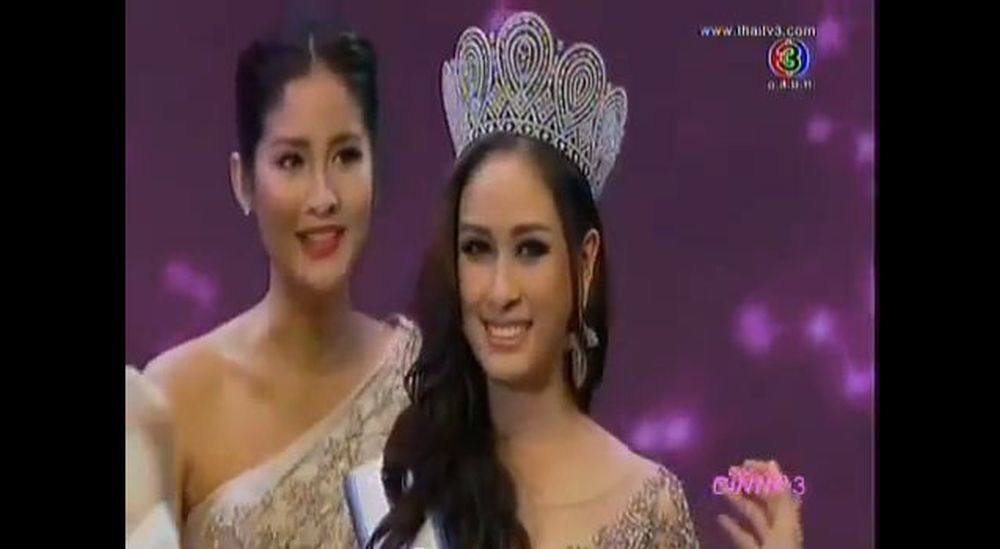 Les organisateurs du concours n'ont pas indiqué qui la remplacerait et représenterait ainsi la Thaïlande à Miss Univers.