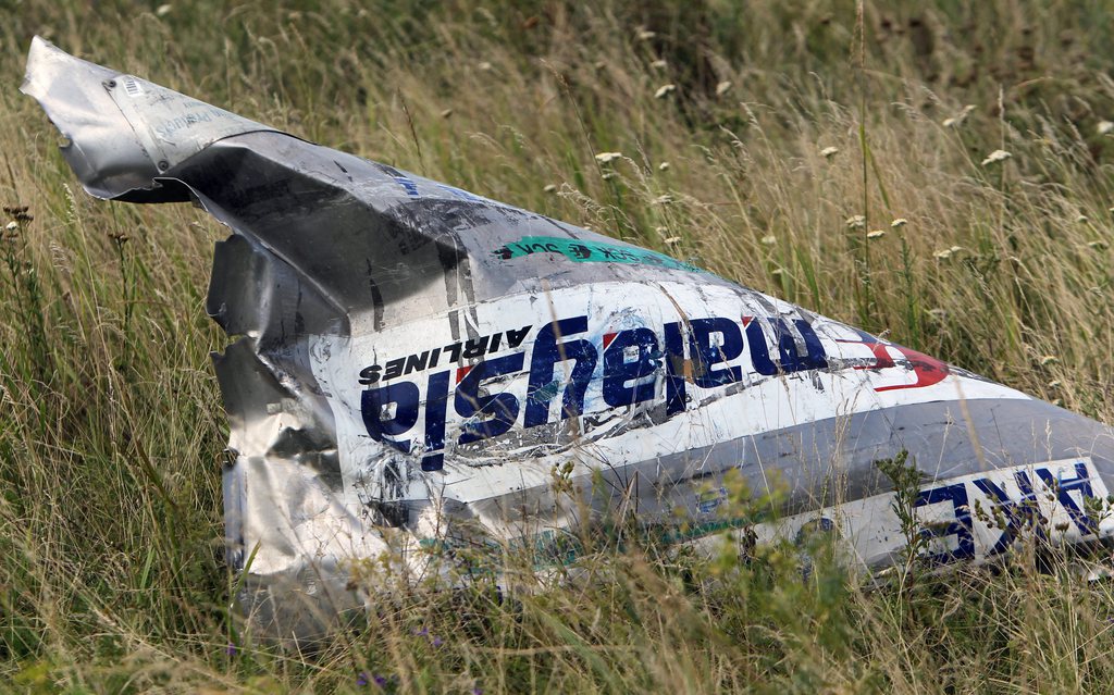 epa04324590 Part of the wreckage at the main crash site of the Boeing 777 Malaysia Airlines flight MH17, which crashed over the eastern Ukraine region, near Grabovo, some 100 km east of Donetsk, Ukraine, 20 July 2014. A Malaysia Airlines Boeing 777 with more than 280 passengers on board crashed in eastern Ukraine on 17 July. The plane went down between the city of Donetsk and the Russian border, an area that has seen heavy fighting between separatists and Ukrainian government forces.  EPA/IGOR KOVALENKO