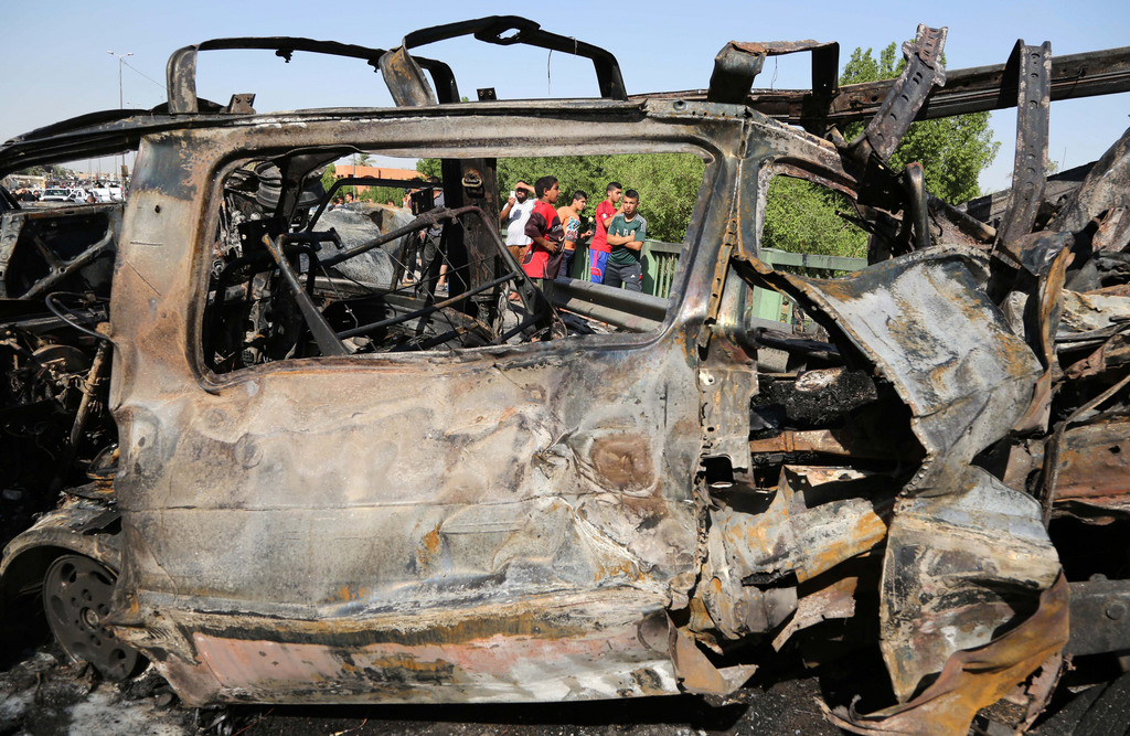 Des attentats à la voiture piégée ont fait 13 morts mardi soir à Bagdad. On compte aussi près de 41 blessés.