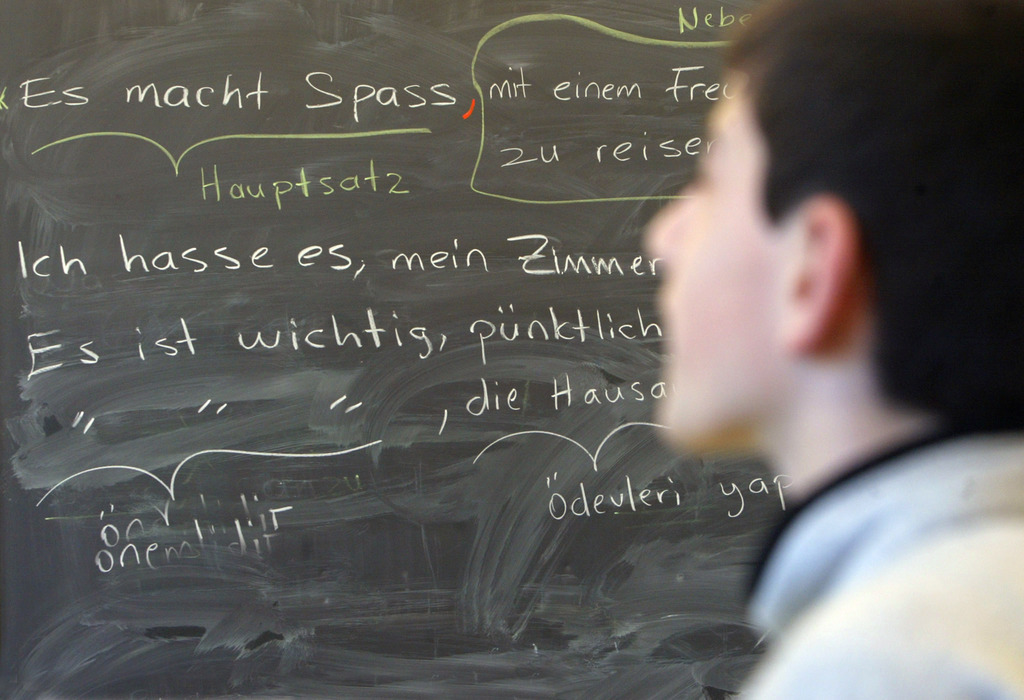 L'apprentissage des langues ne représente pas une surcharge pour les Romands. Ils pensent néanmoins que celui de l'allemand est défaillant et souhaiteraient apprendre le suisse-allemand.