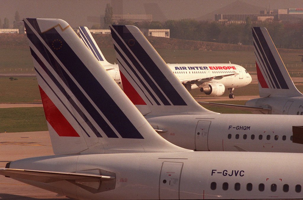 Les avions d'Air France devraient être encore plus rares dans le ciel mardi, au deuxième jour d'une grève qui s'annonce longue. La compagnie aérienne ne parvient visiblement pas à rassurer ses pilotes sur le projet de développement de sa filiale à bas coût, Transavia.