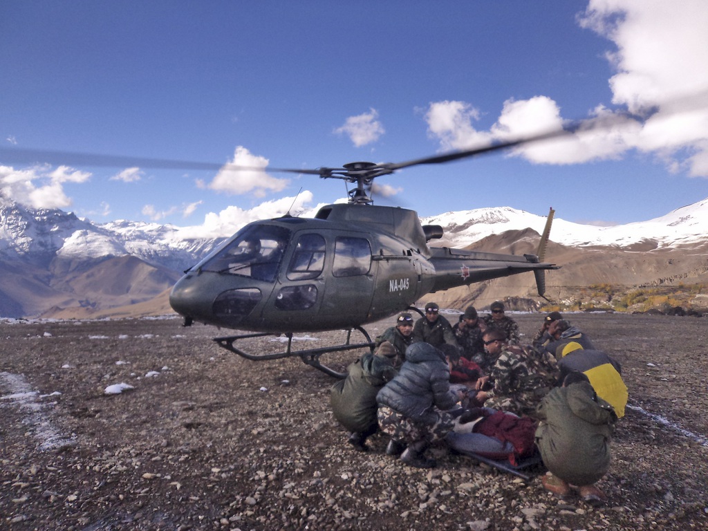 Les recherches ont repris jeudi au Népal où plusieurs dizaines de personnes sont portées disparus après de violentes tempêtes de neige et des avalanches. Le dernier bilan fait état d'au moins 20 morts, dont huit touristes étrangers.
