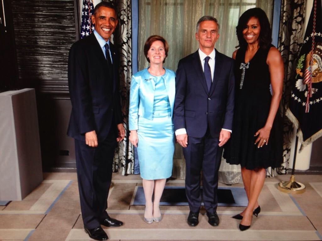 La photo officielle des deux couples présidentiels retwittée par le collaborateur personnel de Didier Burkhalter.