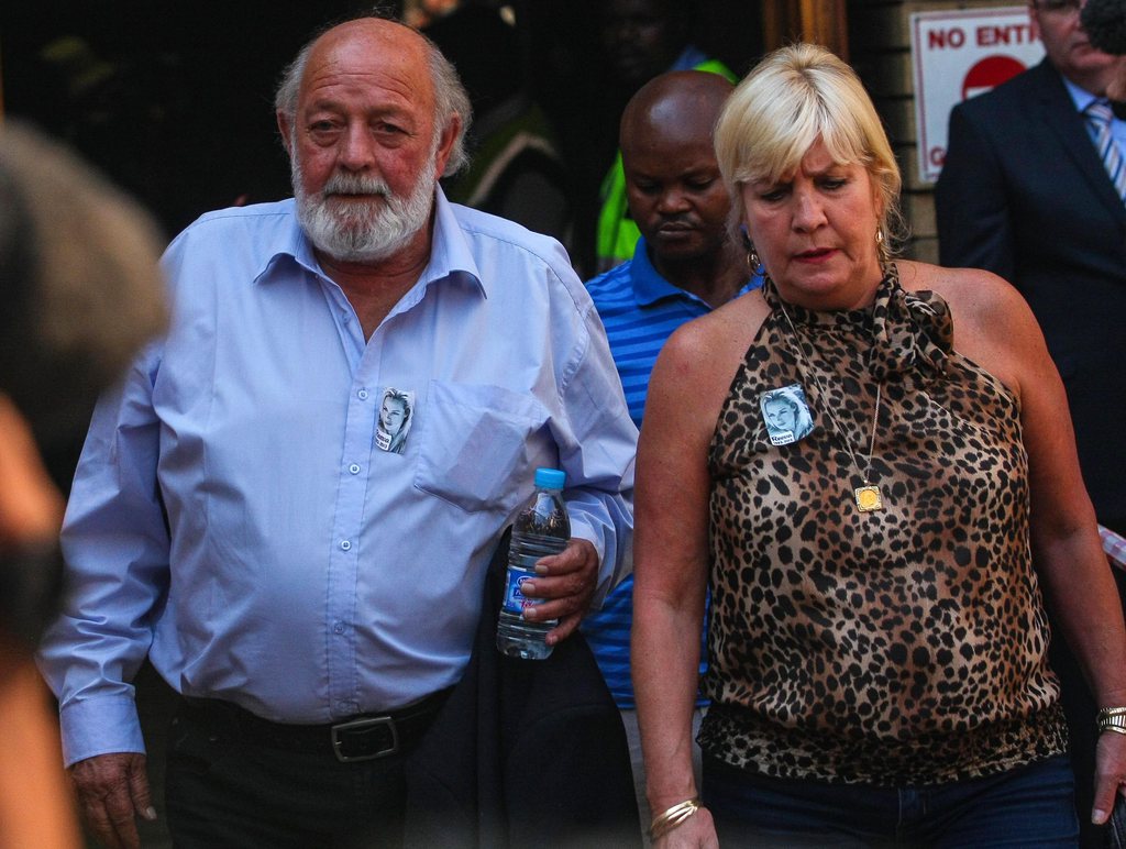 La famille de Reeva Steenkamp, tuée par Oscar Pistorius, a refusé une compensation financière proposée par l'athlète. Elle ne le poursuivra pas au civil pour obtenir des dommages et intérêts.