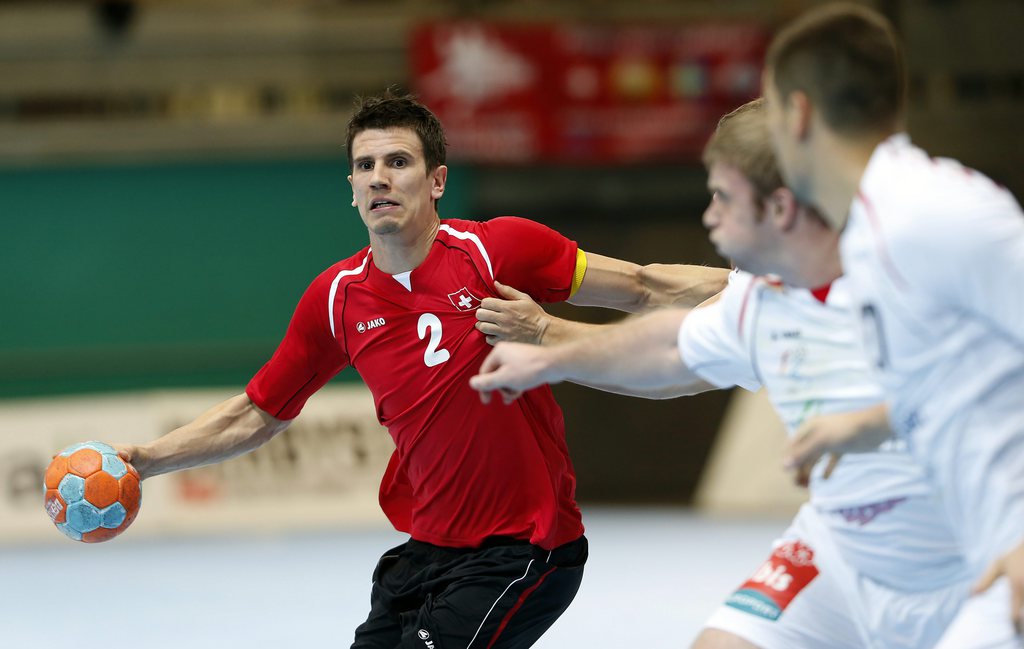 L'équipe de Suisse de handball a débuté sa campagne de qualification à l'Euro 2016 de Pologne par une défaite en Macédoine. Andy Schmid a été le meilleur réalisateur pour la Suisse avec 4 buts. 
