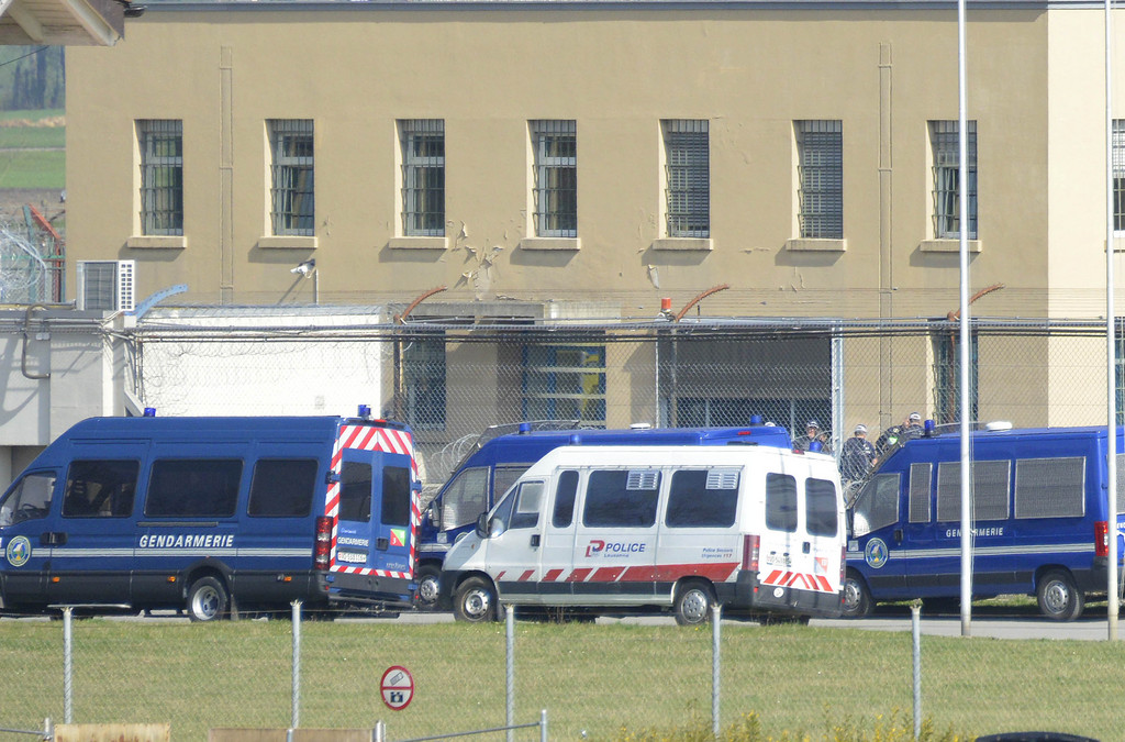 Le procès de deux hommes s'est ouvert mardi devant le Tribunal correctionnel d'Yverdon-les-Bains. En juillet 2013, ils avaient permis la spectaculaire évasion de deux détenus de la prison de Bochuz, près d'Orbe (VD).