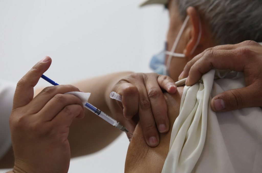 Le nombre de décès suspects après un vaccin contre la grippe produit par le géant pharmaceutique suisse Novartis est monté à 19 en Italie, mais les premières analyses n'ont révélé aucune anomalie, ont annoncé lundi les autorités sanitaires italiennes.
