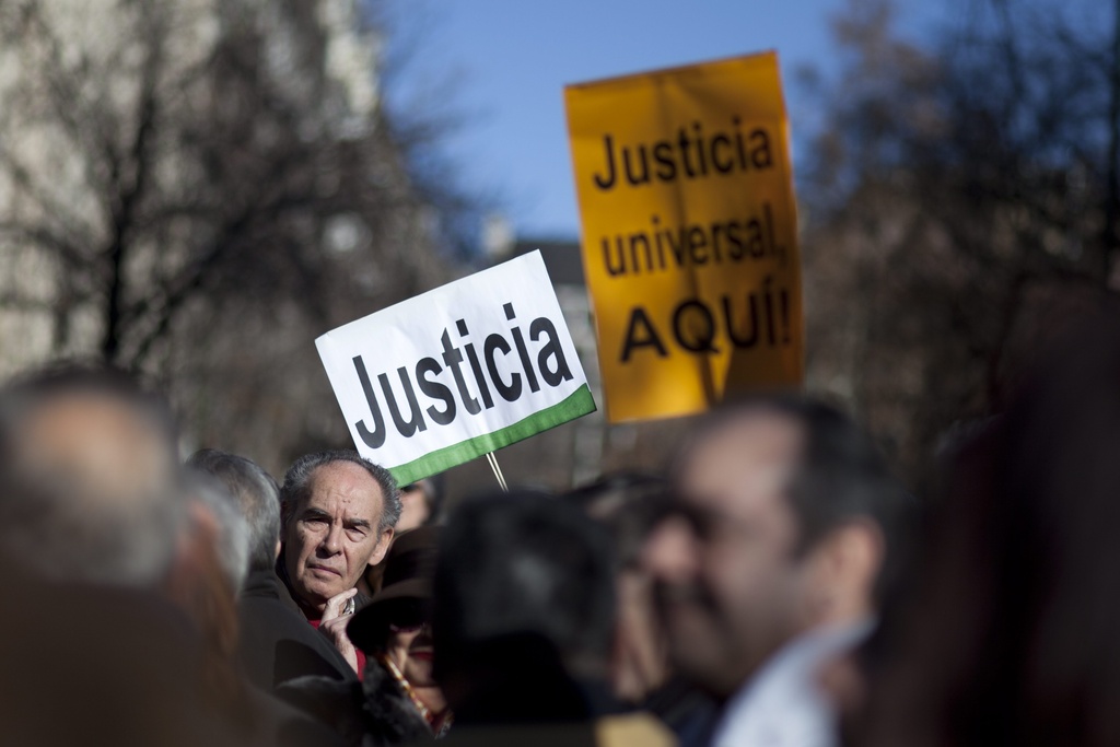 Le juge espagnol Baltasar Garzon a qualifié les disparitions de civils sous le franquisme de «crimes contre l'humanité» et justifie ainsi sa tentative d'enquête.