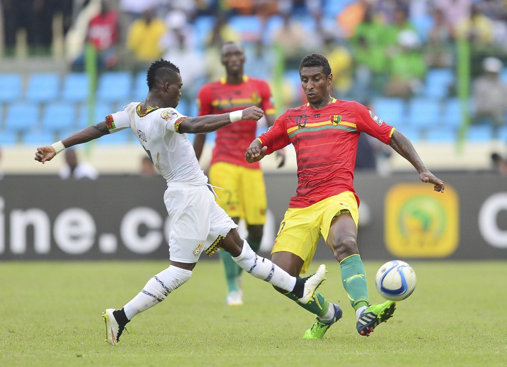epa04599571 Christian Atsu of Ghana (L) and Kevin Constant of Guinea (R) during the 2015 Africa Cup of Nations football match between Ghana and Guinea at the Malabo Stadium in Malabo, Equatorial Guinea, 01 February 2015.  EPA/BARRY ALDWORTH UK AND IRELAND OUT
