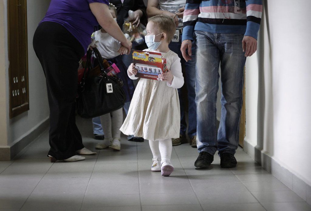 epa02893647 A sick child walks through a corridor with a gift after a charitable action 'Let's prepare a child to a new school year together!' in the Belarussian Research Center for Pediatric Oncology and Hematology in the village of Borovliany some 5 km from Minsk, Belarus, 02 September 2011. A total of 15 children, that are being treated in the center, are becoming first graders this year. The academic year in Belarus starts on 01 September.  EPA/TATYANA ZENKOVICH