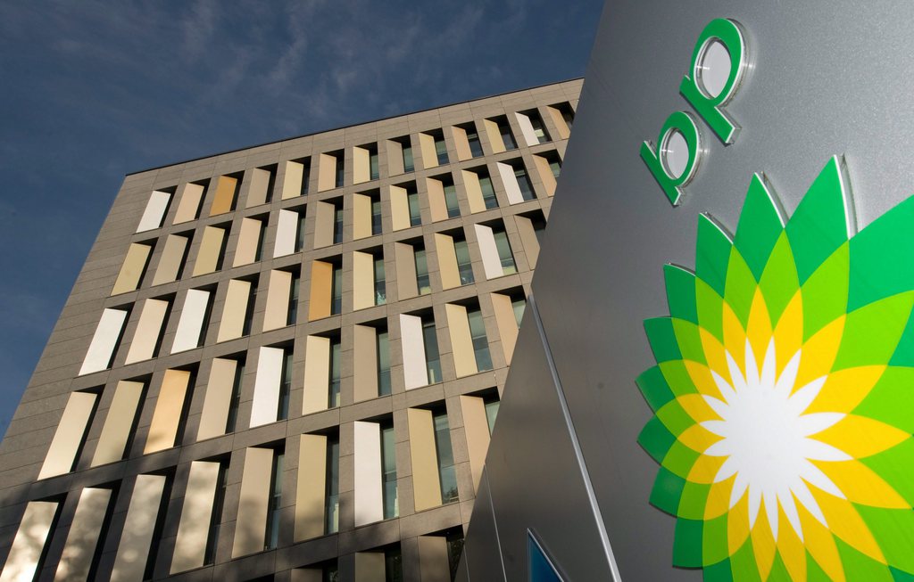 epa04560988 (FILE) A file picture dated 28 October 2009 showing the logo of oil company BP at the company's German headquarters in Bochum, Germany. Three hundred jobs in BP's North Sea oil fields are to be struck in a shake-out brought on by the ongoing slide in oil prices, the company said 15 January 2015. Shell cut 250 North Sea jobs in August, while Chevron laid off 225 workers in July. Trevor Garlick, head of BP North Sea, said oil at less than 50 dollars a barrel 'has simply made this even more imperative.' .Energy analysts Wood Mackenzie have warned that, if the oil price slipped below 40 dollars, operators could close wells.  EPA/BERND THISSEN *** Local Caption *** 00000401913190