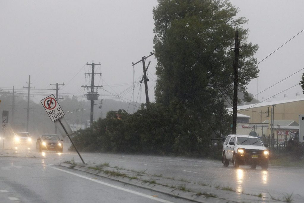 epa04714003 Trees and power lines are seen down near Raymond Terrace in the north of New South Wales (NSW), Australia, 21 April 2015. More than 20 people have been rescued from floodwaters and 215,000 homes and businesses are without power as storms continue to lash NSW.  EPA/NIKKI SHORT AUSTRALIA AND NEW ZEALAND OUT