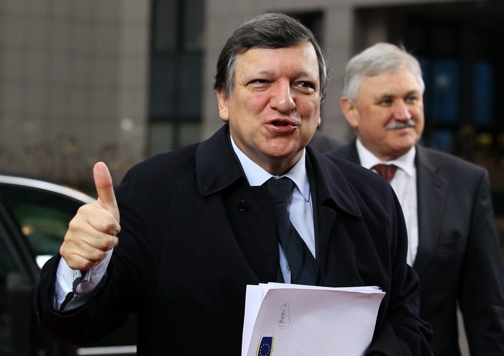 epa03129213 European Commission President Jose Manuel Barroso arrives at the European Council Summit in Brussels, Belgium, 02 March 2012. The European Union has a chance to get out of its economic black hole, the bloc's leaders said ahead of a two-day summit in Brussels, despite record-high unemployment figures and rising inflation.  EPA/JULIEN WARNAND