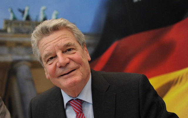 Joachim Gauck, qui s'était engagé en faveur des libertés à la fin  de la dictature communiste est-allemande, devrait être élu dès le  premier tour de scrutin à ce poste essentiellement honorifique.