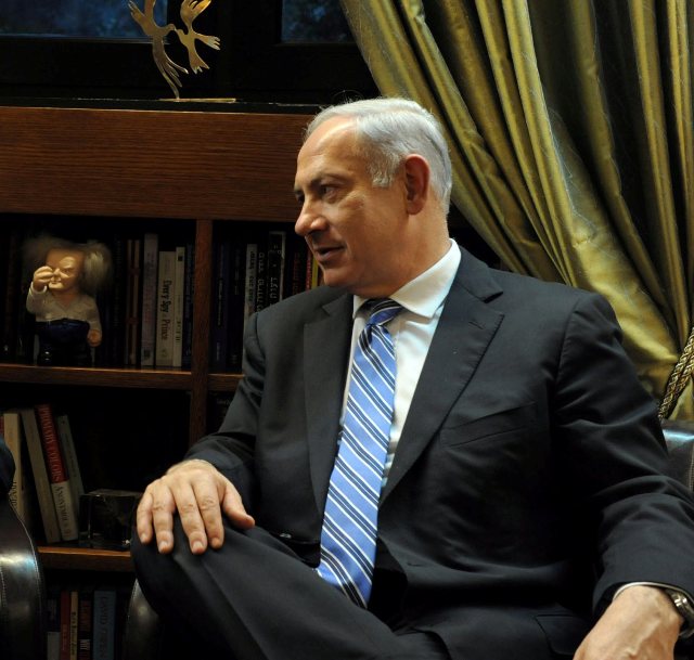 Le premier ministre Benyamin Netanyahu est suspecté de s'être fait payer ses déplacements par des hommes d'affaires.