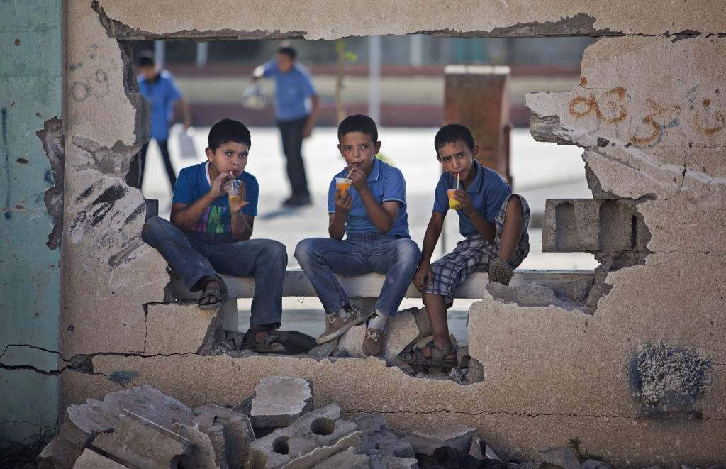 Des enfants gazaouis à la récréation. La rentrée palestinienne a été retardée de trois semaines en raison des bombardements.