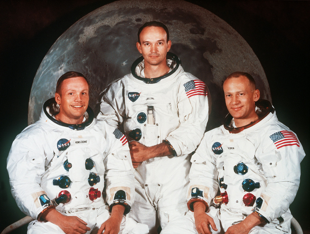 Die Besatzung von "Apollo 11" mit Kommandant Neil Armstrong, Michael Collins und Landefaehrenpilot Edwin E.  Aldrin "Buzz", von links nach rechts, aufgenommen am 1. Mai 1696.  Die Besatzung von "Apollo 11" soll nur knapp einer Katastrophe entgangen sein und US Praesident Richard Nixon soll bereits eine Trauerrede an die amerikanische Nation fuer das Scheitern der Mission vorbereitet haben, berichtete die Zeitschrift "P.M." am Freitag, 22. Juni 2001, vorab. (KEYSTONE/AP Photo/NASA/Str) === EDITORIAL USE ONLY, ,  ===  [siehe auch Image ID 1607652]