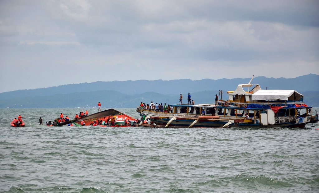 La police philippine a inculpé de meurtre les propriétaires et l'équipage du ferry qui a chaviré jeudi.