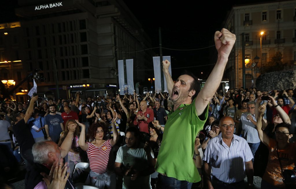 epa04832757 Supporters of the 'No' campaign celebrate after the first exit polls in Athens, Greece, 05 July 2015. Greek voters in the referendum were asked whether the country should accept reform proposals made by its creditors.  EPA/ARMANDO BABANI
