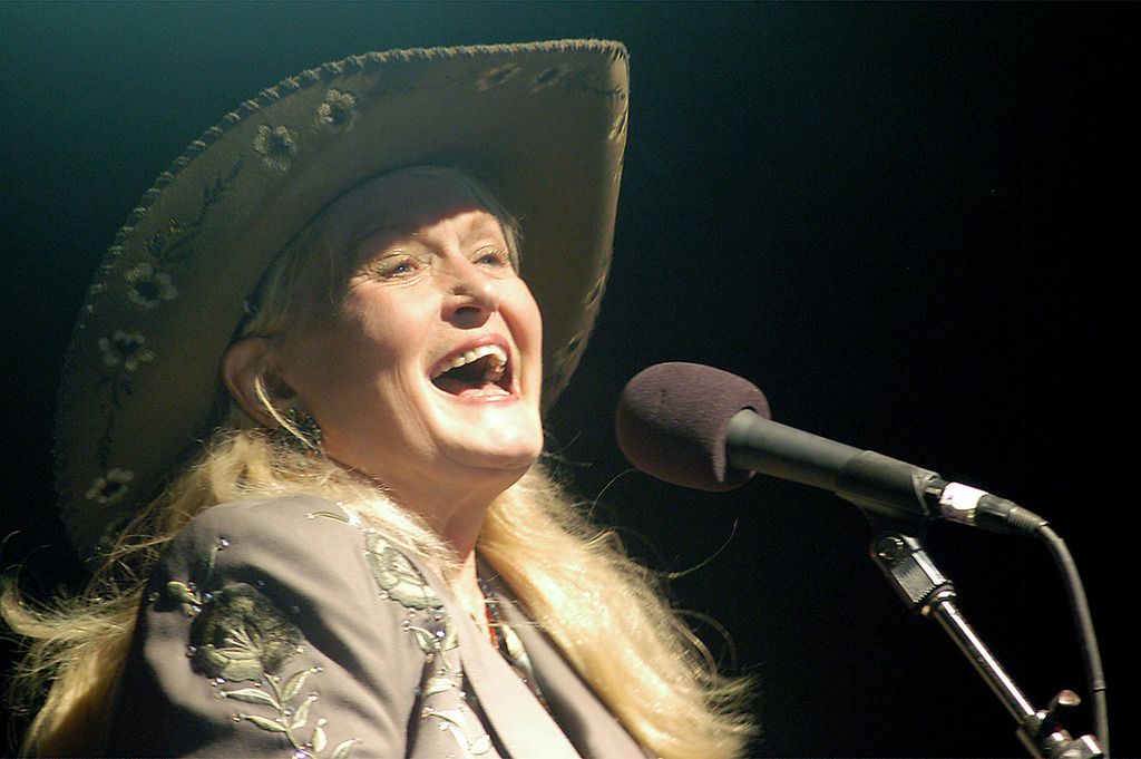 Country singer Lynn Anderson is shown during a performance in Roswell, N.M., during the Eastern New Mexico State Fair Oct. 3, 2003. Anderson, who won a Grammy for "Rose Garden" in 1970, is accused of shoplifting a Harry Potter DVD from a supermarket and then punching a police officer as she was being put into a patrol car in Taos, N.M., Monday, Jan. 24, 2005. (AP Photo/Roswell Daily Record, Andrew Poertner, File)