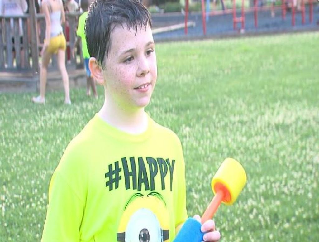 Camden, le jeune garçon sans ami s'est retrouvé son anniversaire avec 600 inconnus en Virginie.