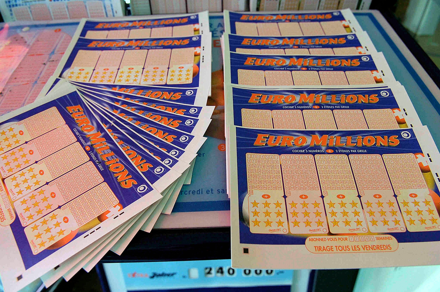 Billets de loterie pour l'Euro Millions.

La Chaux-de-Fonds
5 04 2007
Photo: Christian Galley



