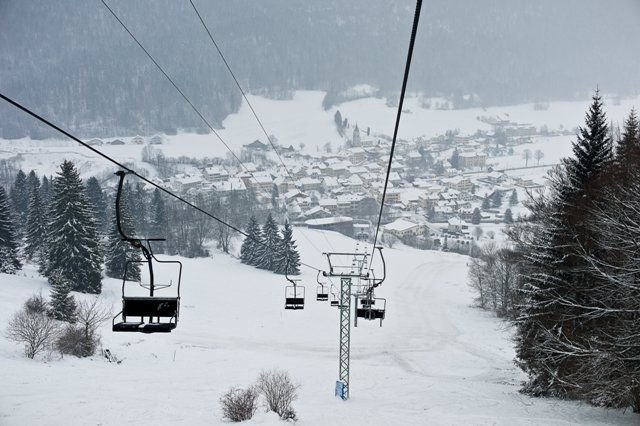 L'hiver 2011/2012 se place en dessous de la moyenne des cinq dernières années pour les remontées mécaniques suisses.