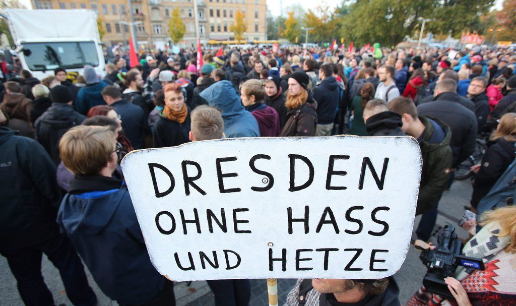 Des adversaires de Pegida se sont rassemblés à Dresde en même tant que les partisans du mouvement.
