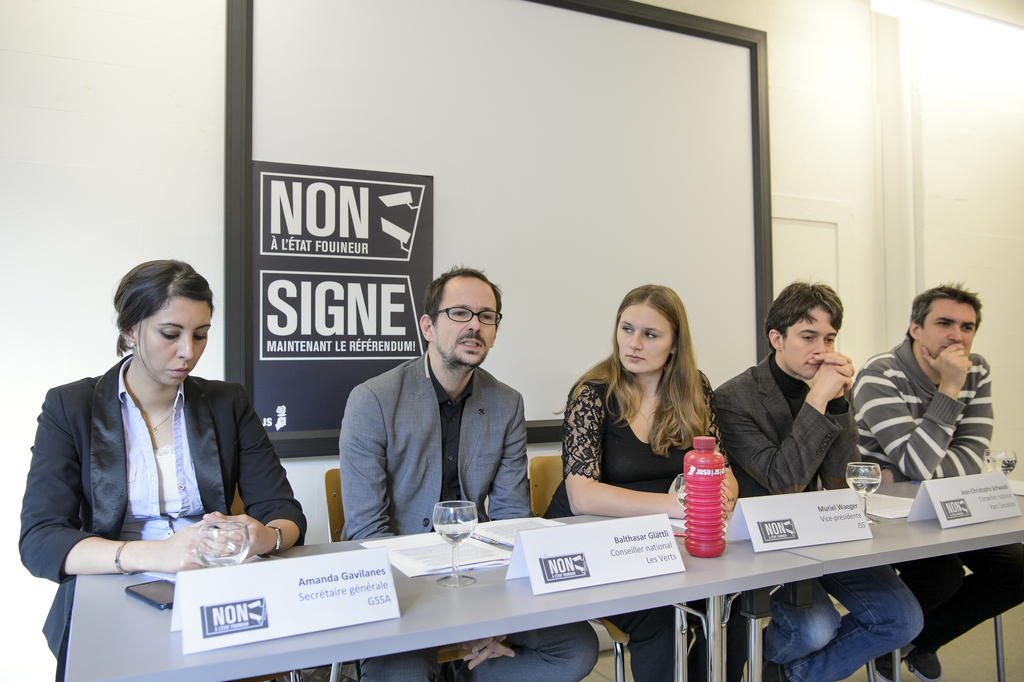Le comité "Non à l'Etat fouineur" en conférence de presse ce mardi à Lausanne.