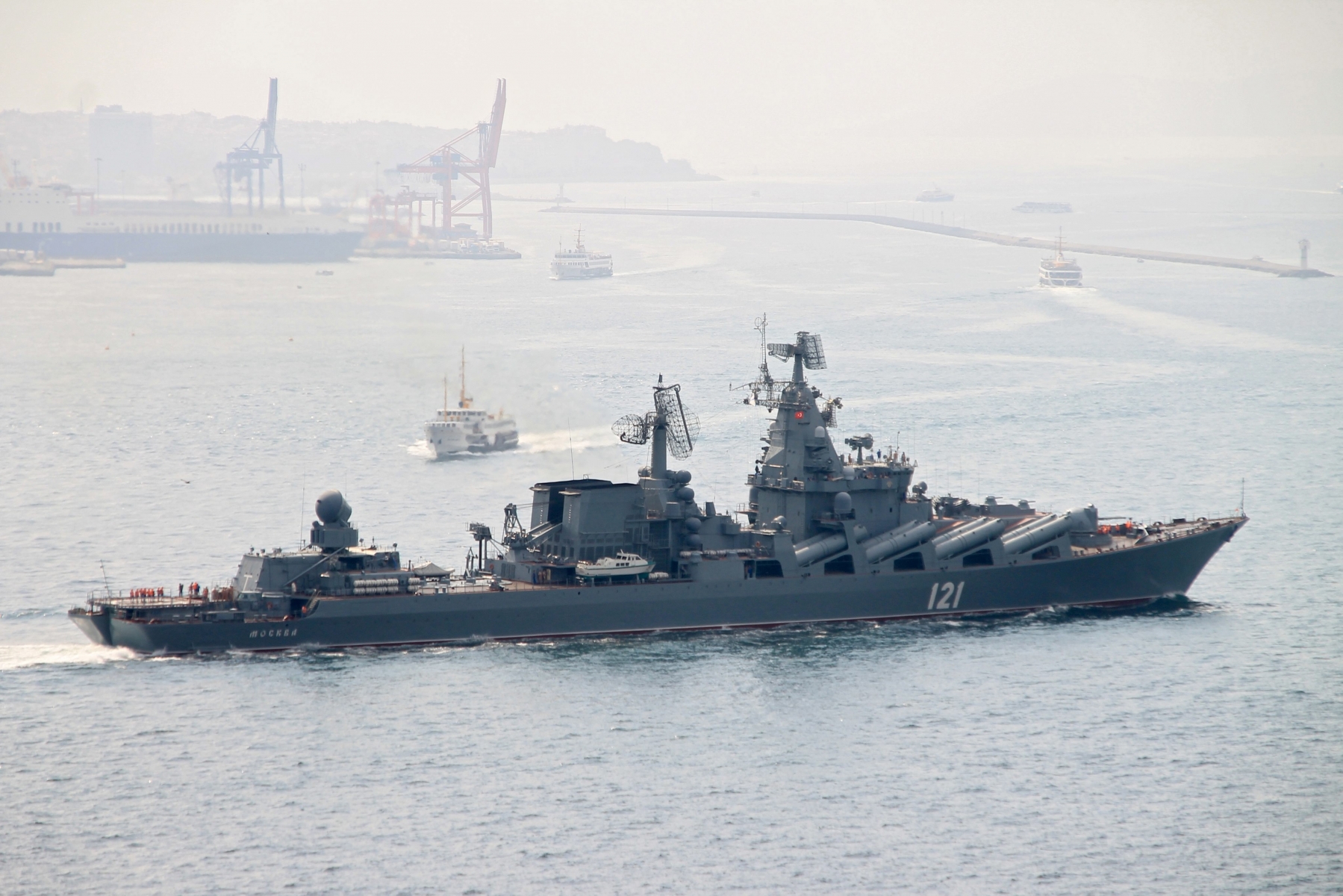 epa05029680 =(FILE) A file picture dated 07 September 2014 of The guided missile cruiser Moskva of the Russian Black Sea fleet passes through Bosporus strait 07 September 2014 near Istanbul on it's way to the Mediterranean. The Russian warship Moskva is to assist a French aircraft carrier task force in ongoing operations in Syria following Russian President Vladimir Putin's announcement on 17 November 2015 of cooperation in military strikes in that country, state media reports. French President Francois Hollande will come to Moscow for a meeting with Putin on November 26, the Kremlin said.  =  EPA/CAN MEREY *** Local Caption *** 51557364 FILE TURKEY RUSSIA PARIS ATTACKS