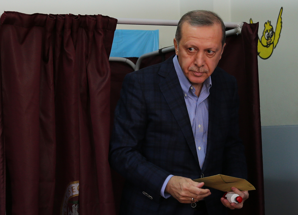 Le parti AKP du président Erdogan est en tête du scrutin législatif turc.