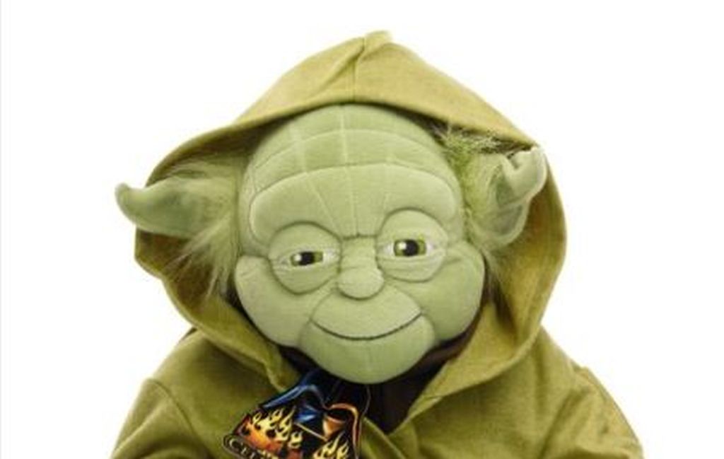 Ce petit Yoda est à vendre. Pour baisser son prix de vente, il serait utile de prendre quelques cours de maniement de sabre laser.