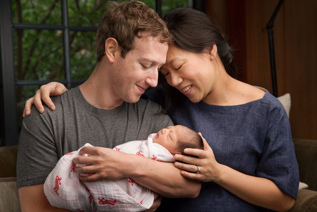 Le couple Zuckerberg-Chan et leur premier enfant.