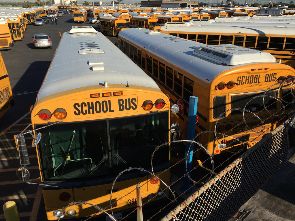 Les bus scolaires de Los Angeles sont restés mardi sur leur place de stationnement.