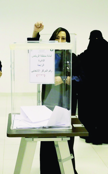 epa05066445 Saudi women cast their votes at a polling station in the Kigdom's municipal elections, in Riyadh, Saudi Arabia, 12 December 2015. For the first time Saudi women have been allowed to run and vote in the the country's municipal elections, regarded as a small but significant opening of the ultra conservative society to women. Though female candidates were not allowed to campaign and had to be accompanied by a male guardian in order to be able to vote in the country where they are still not allowed by law to drive. The voting age was also lowered prior to the election from 21 to 18.  EPA/AHMED YOSRI SAUDI ARABIA RIYADH ELECTIONS