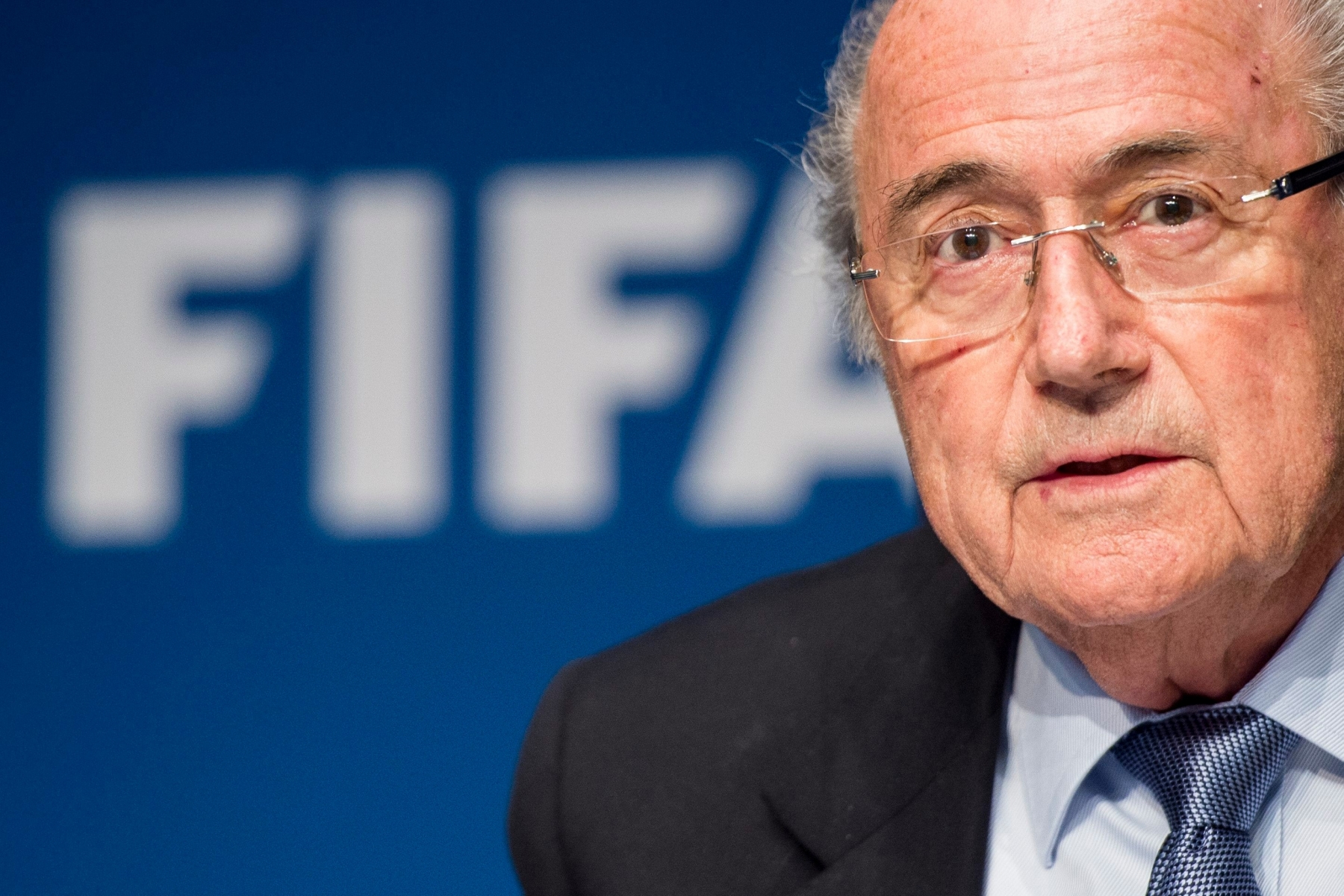 Joseph Blatter ne recevra pas de bonus, mais il touchera son salaire jusqu'à la fin.