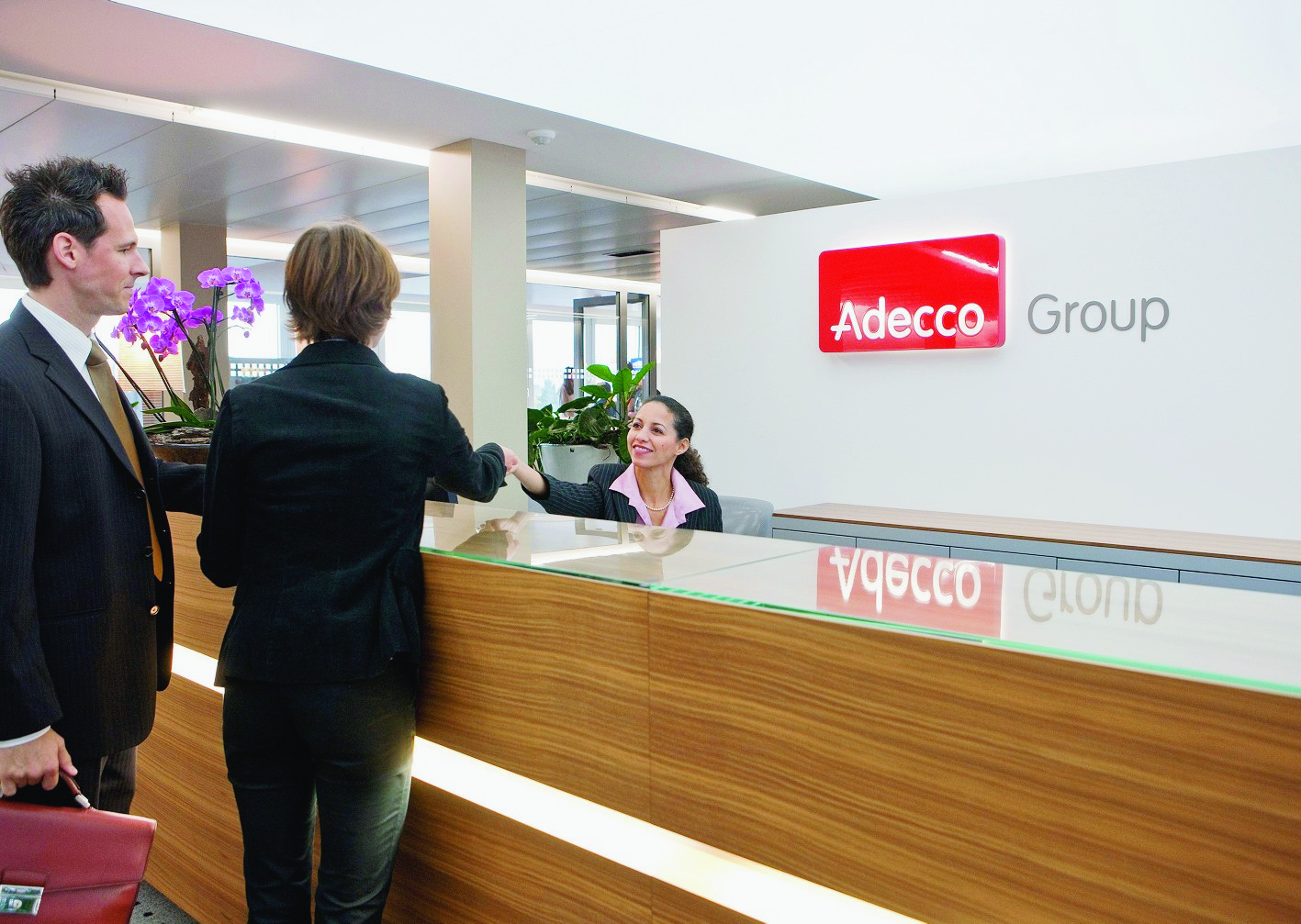 [gestellte Aufnahme] Der Empfang am Hauptsitz der Adecco Group in Glattbrugg, Schweiz, aufgenommen am Freitag, 2. Oktober 2009. (KEYSTONE/Martin Ruetschi) SCHWEIZ ADECCO