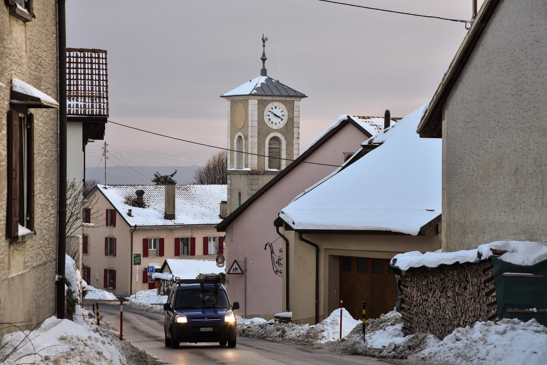 Burtigny, mardi 30.12.2014, photos du village, rue principale, route de Begnins, photos Cédric Sandoz