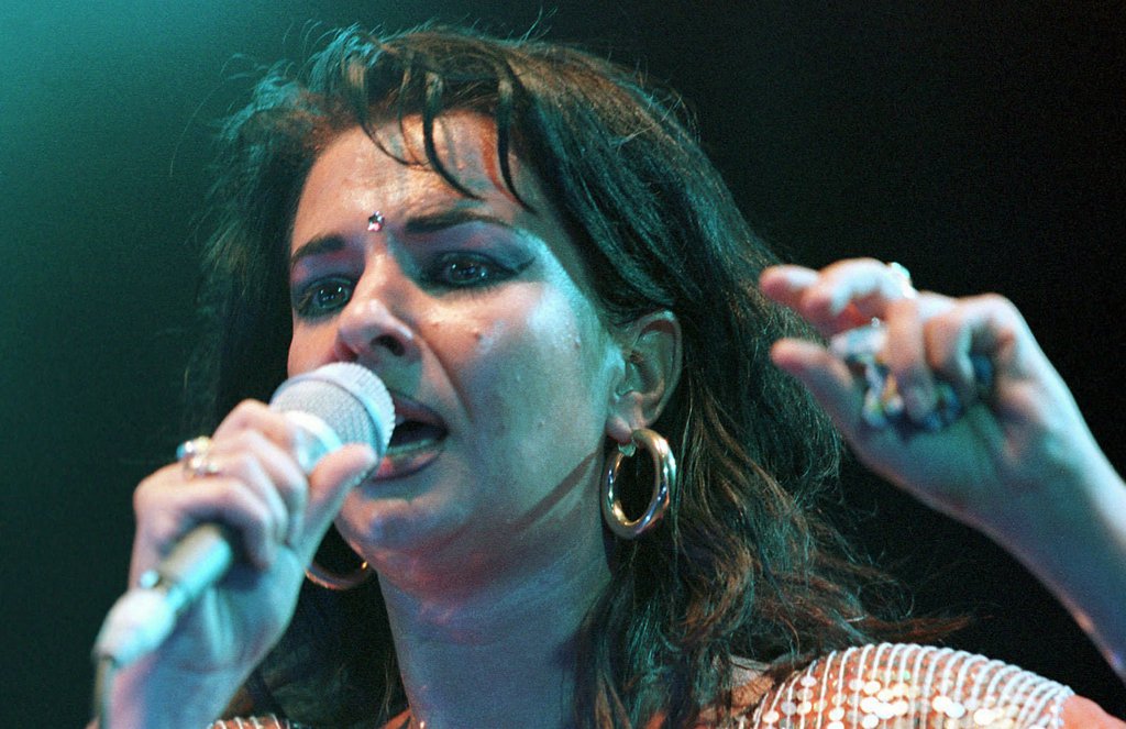Natacha Atlas du groupe anglais Transglobal Underground à l'époque de son escapade solo au Paléo Festival en 1998.