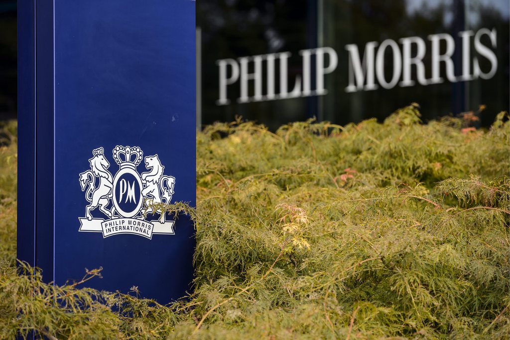 Quatre cadres étrangers de Philip Morris sont également mis en examen mais ils se trouvent en dehors du pays.