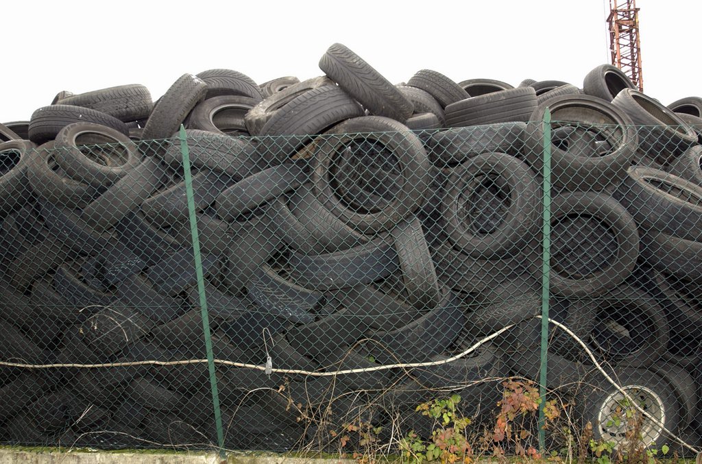 La famille devra payer elle-même les frais d'incinération des 400 pneus. (photo prétexte)