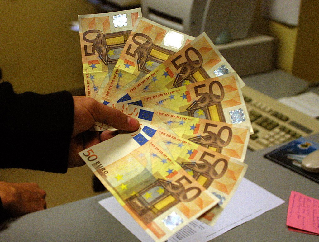A chaque fois, l'homme a changé entre 300 et 600 euros en faux billets de 50 euros contre des francs suisses.