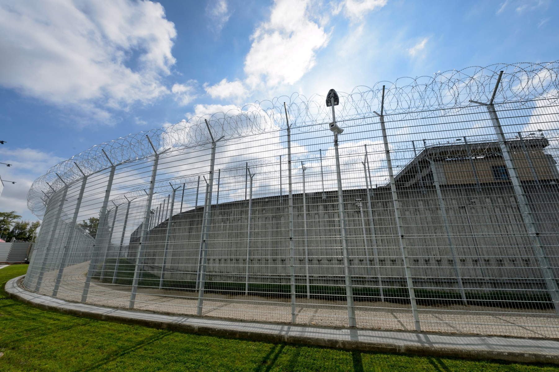 La prison genevoise de Champ-Dollon encore une fois condamnée pour ses conditions de détention.