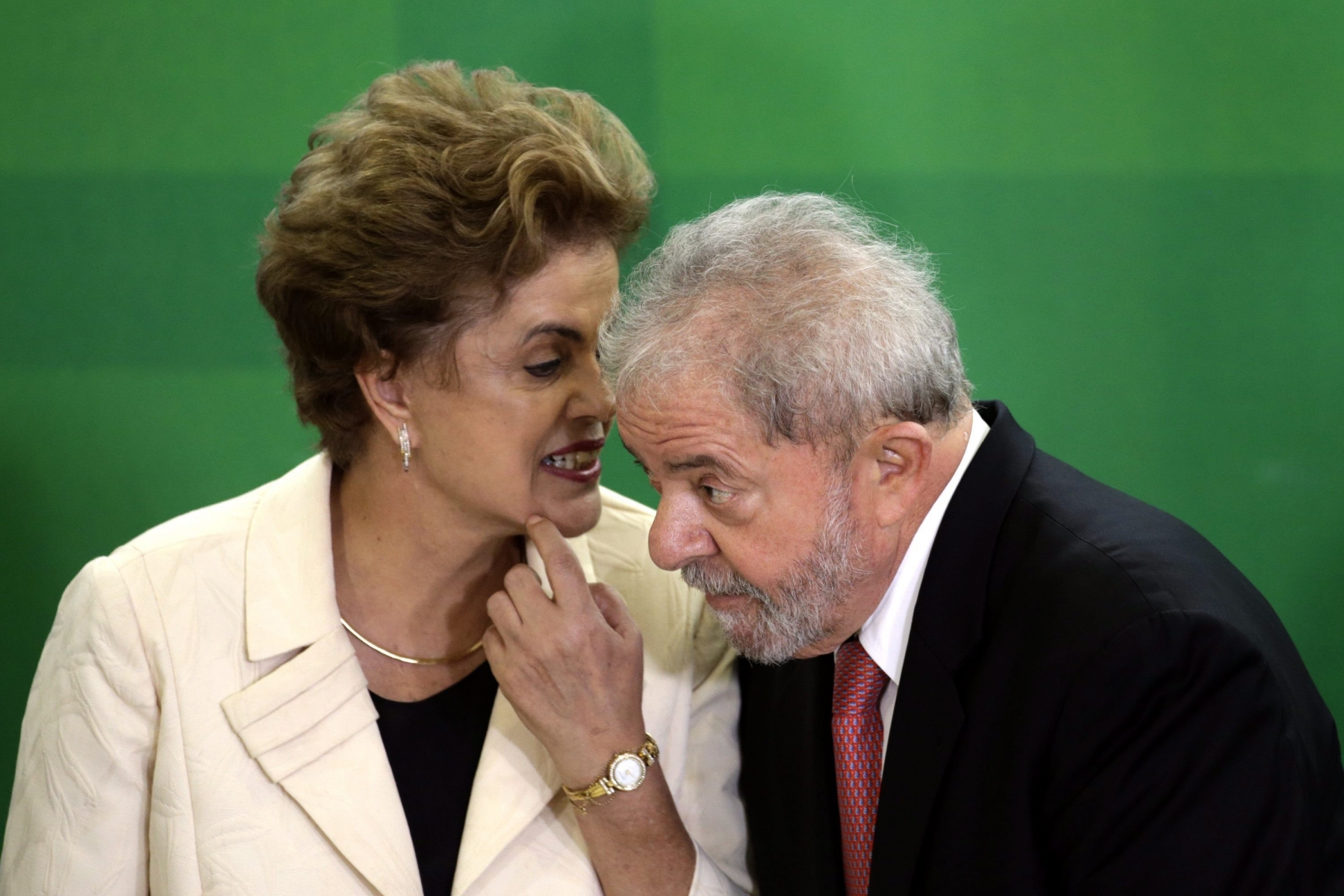 L'ancien président est accusé des mêmes travers que Dilma Rousseff, destituée il y a peu.