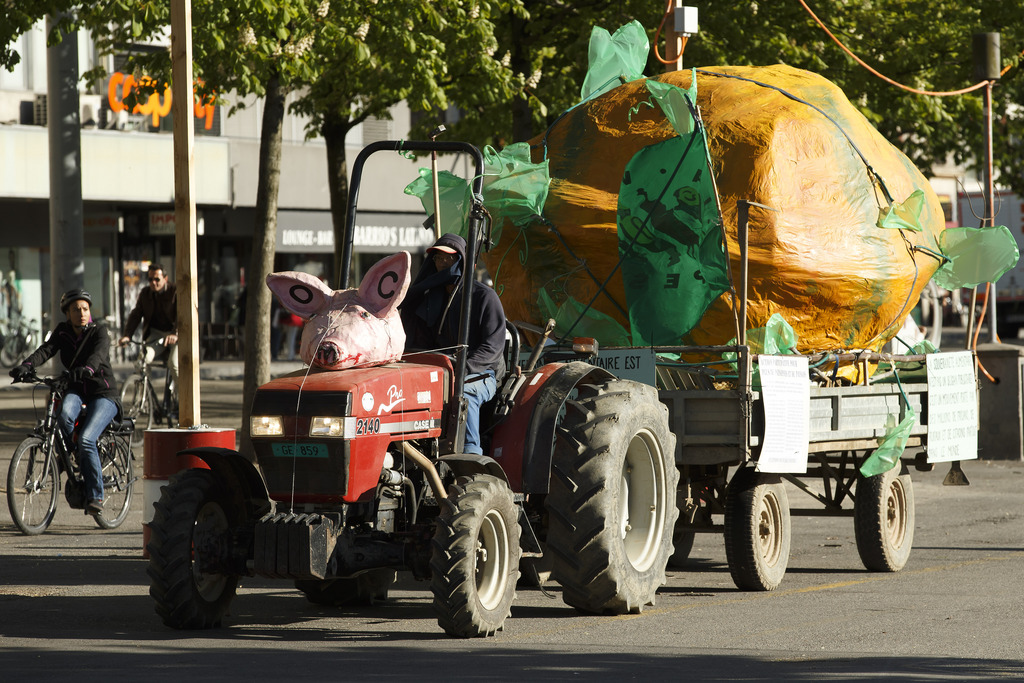 Uniterre exige que l'approvisionnement en aliments suisses soit prépondérant et veut interdire définitivement les OGM. (Archive)